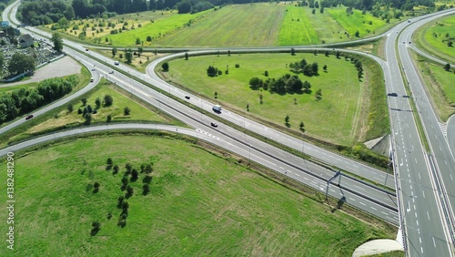 Obraz na płótnie Traffic moving along road by wooded area w salonie