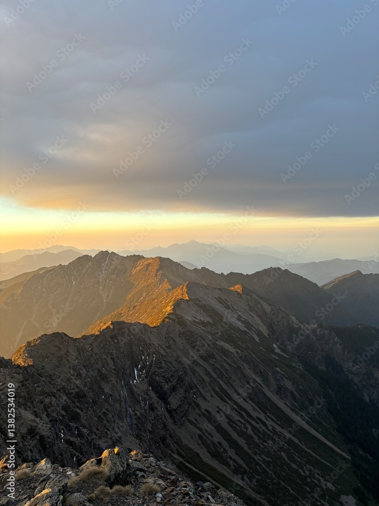 Obraz premium Sunrise view from the summit of Yushan Main Peak or Jade Mountain