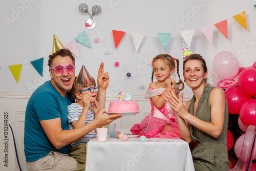 Obraz na płótnie Celebrating a birthday with laughter, joy, and colorful decor w salonie