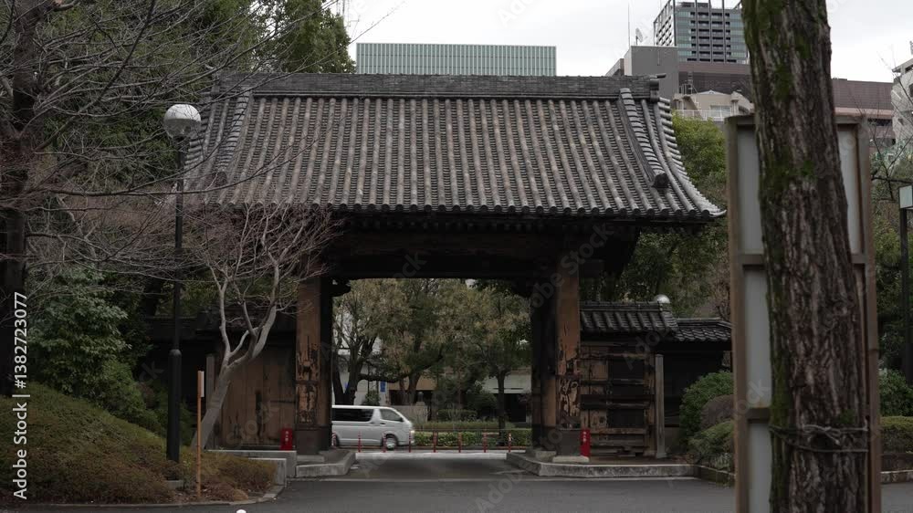 Religious pagoda gateway into Zojoji Temple in downtown Tokyo Religious pagoda gateway into Zojoji Temple in downtown Tokyo