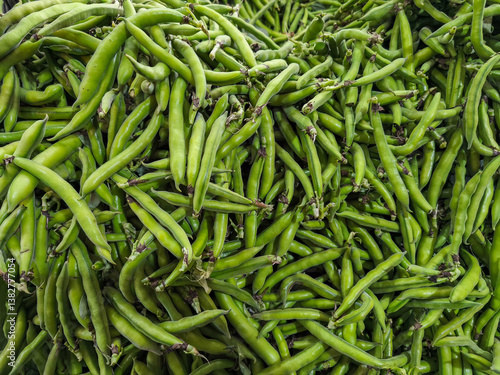 Quadro su tela Broad bean or fava beans (Fave) on the close-up