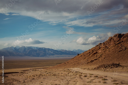 Obraz na płótnie A rugged landscape of vast steppe and mountains in Mongolia, evoking raw natural beauty and solitude. w salonie