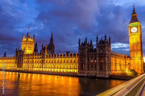 Obraz na płótnie The Big Ben, the Parliament the Westminster bridge at night, London, England w salonie