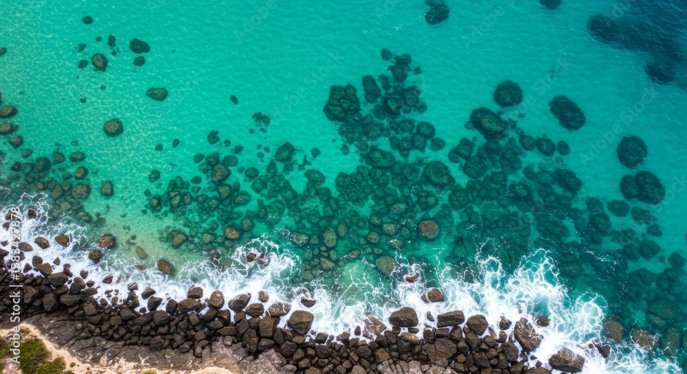 Obraz premium Turquoise Waters Crashing on Rocks