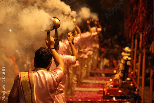 Tableau sur toile World famous Varansi Ganga Aarti is being performed by the priest of India Varansi