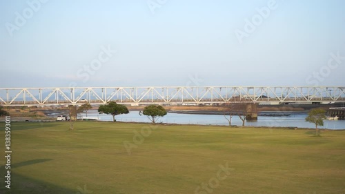 夕暮れの筑後川の河川敷と鉄橋　フィックス