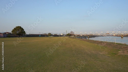 夕暮れの筑後川の河川敷と鉄橋　フィックス