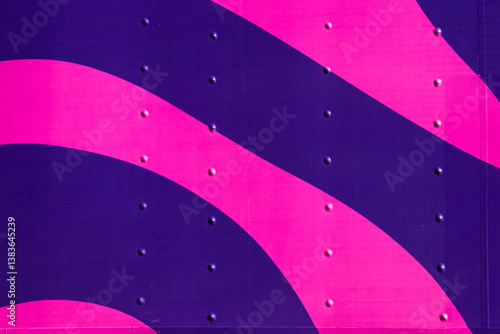 Obraz na płótnie Abstract geometric installation on a metal sheet. Vibrant pink and purple curves, modern aesthetic for background w salonie
