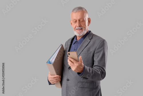 Senior businessman with off...