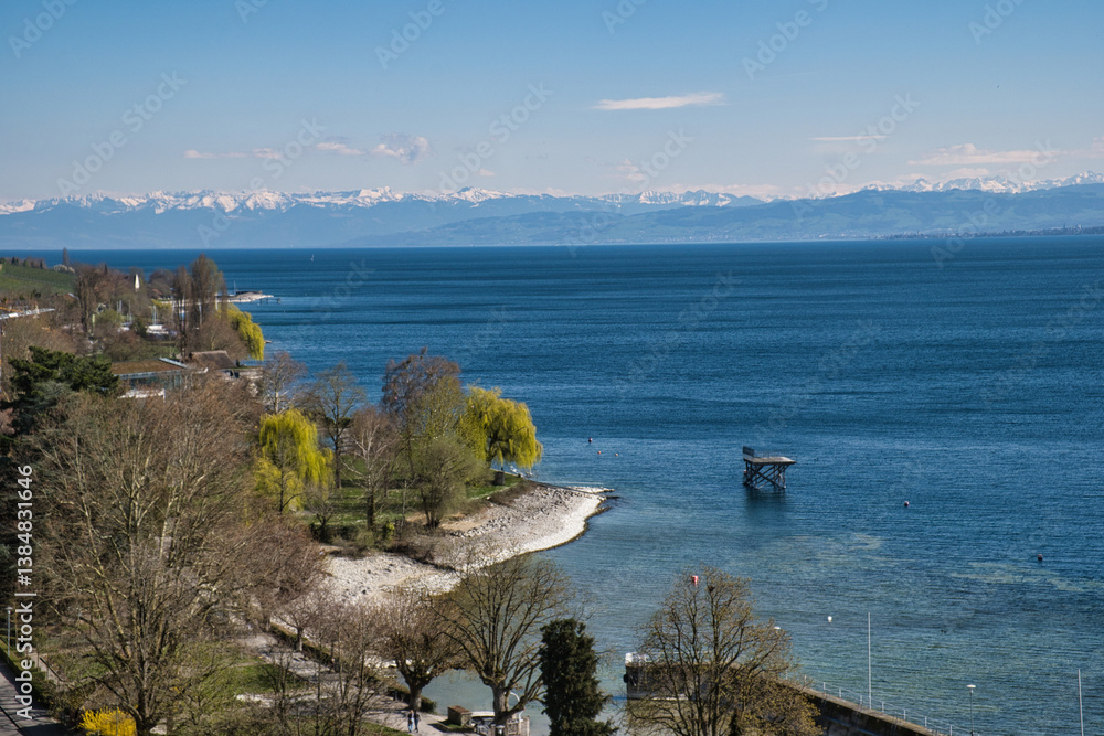 Bodensee bei Meersburg mit Alpen