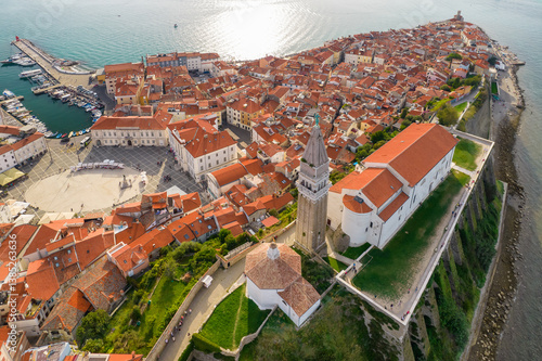 Obraz na płótnie Aerial view of the Piran old town, Slovenia w salonie