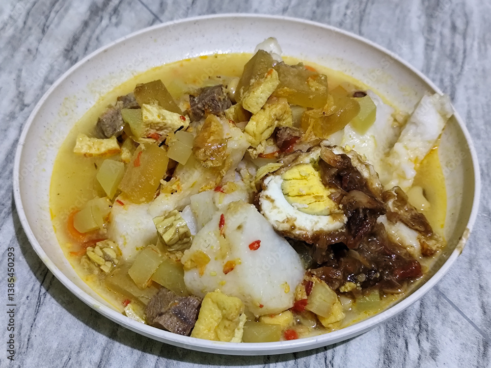 Ketupat Lebaran. Chicken vegetable ketupat is a typical Indonesian dish that is famous for its deliciousness and has a special place in Indonesian culinary culture Ketupat Lebaran. Chicken vegetable ketupat is a typical Indonesian dish that is famous for its deliciousness and has a special place in Indonesian culinary culture