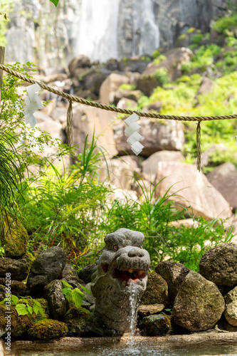 Obraz na płótnie Hiro Jinja Shrine at Nachi Waterfall is Japan's tallest waterfall, This waterfall is part of the Sacred Sites and Pilgrimage Routes in the Kii Mountain Range w salonie