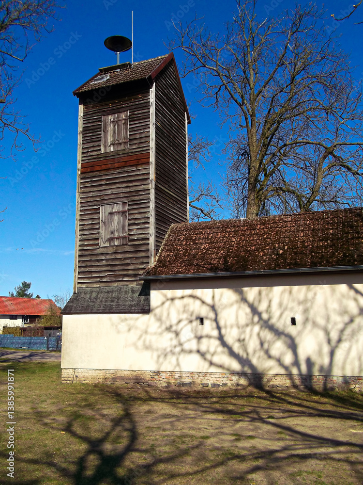 Feuerwehrgebäude mit Schlauchturm