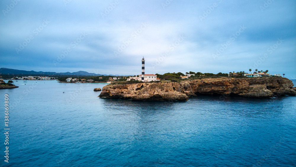 PORTOCOLOM Y PUNTA DEL FARO en Mallorca, España. Fotos con dron PORTOCOLOM Y PUNTA DEL FARO en Mallorca, España. Fotos con dron