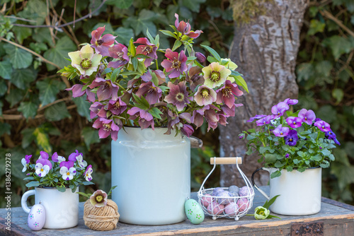 Wallpaper Mural Arrangement mit Blumenstrauß mit Lenzrosen (Helleborus orientalis) und Hornveilchen (Viola cornuta) in Emaille-Gefäßen Torontodigital.ca