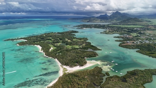 Foto Aerial view of Ile aux Cerfs (Deer Island), Mauritius Island, Africa, Indian Oce