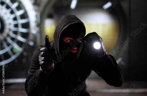 Obraz na płótnie Vault Bank Robbery By Thief w salonie