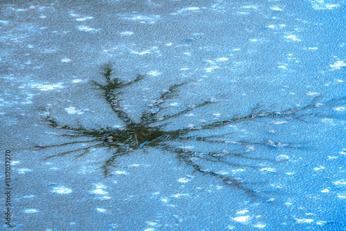 Obraz na płótnie Abstract image of a crack in the ice cover w salonie