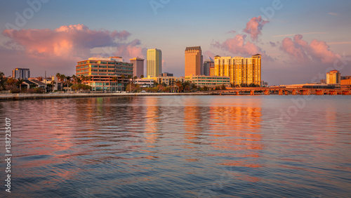 Obraz na płótnie Tampa, Florida, USA. Cityscape image of Tampa, Florida with reflection of the city skyline in the water at beautiful sunset. w salonie