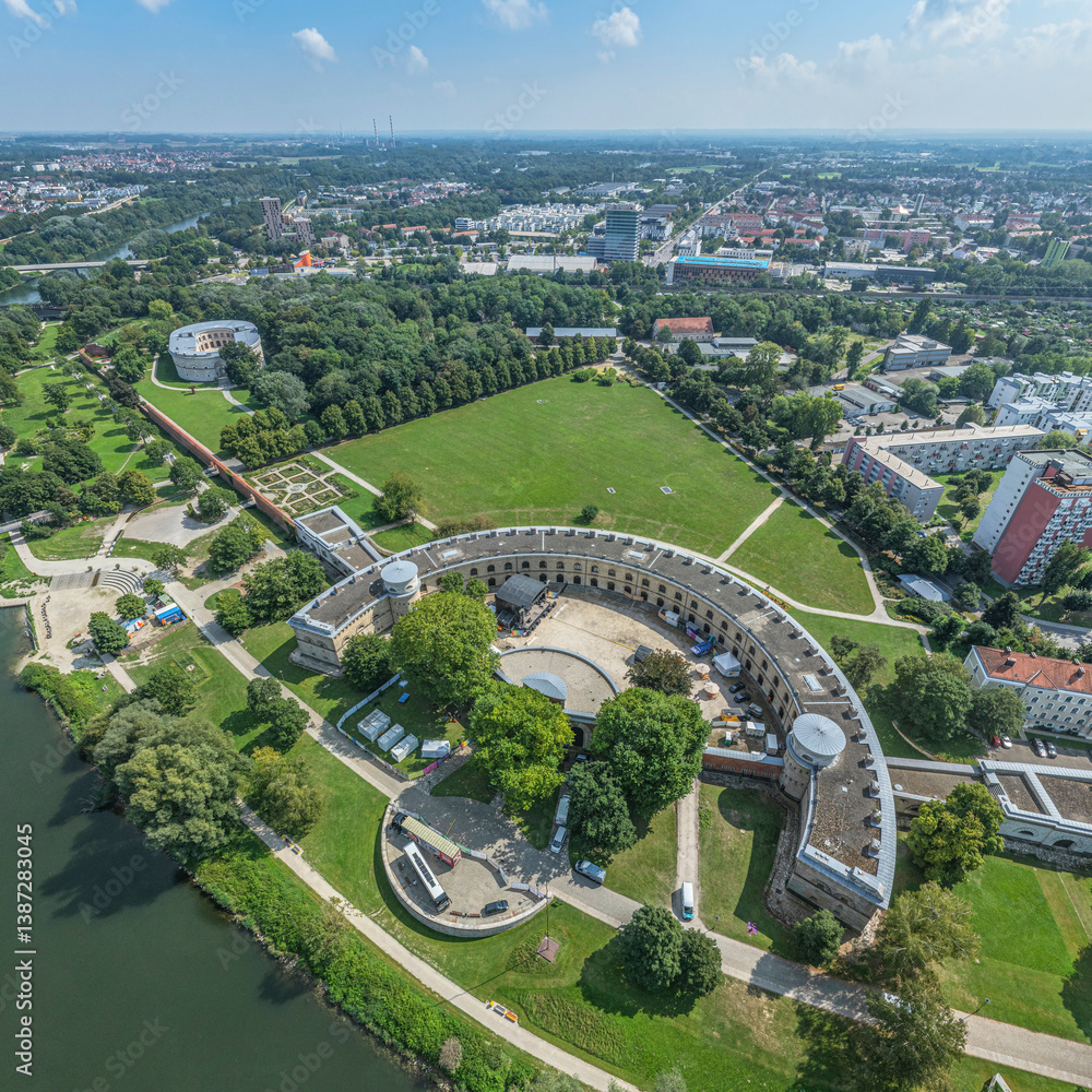 Die oberbayerische Großstadt Ingolstadt rund um die Donau aus der Vogelperspektive