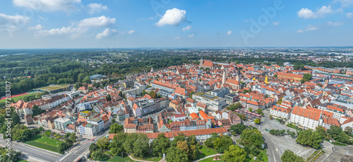 Obraz na płótnie Die oberbayerische Großstadt Ingolstadt rund um die Donau aus der Vogelperspektive w salonie