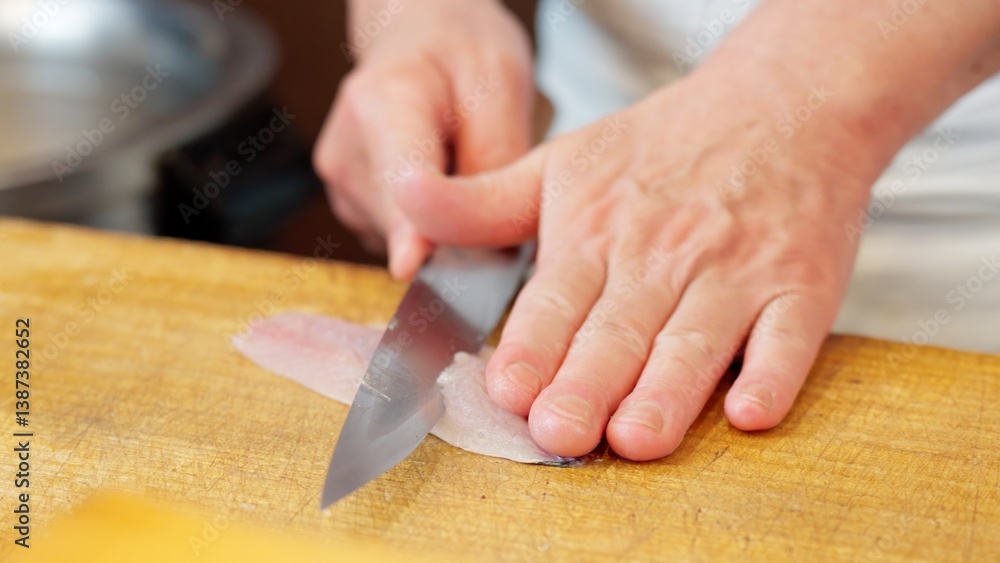 Obraz premium アジを切る和食の職人