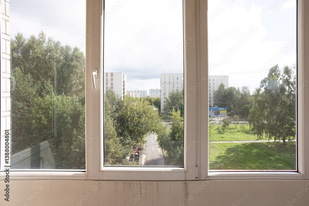 Obraz premium the balcony of an apartment on the upper floors of an apartment building