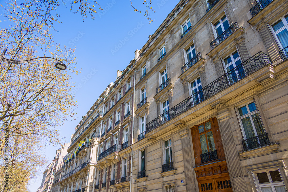 Dans les rues de Paris capitale de la France