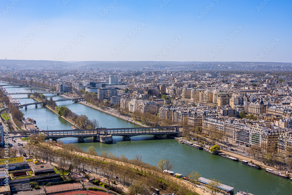 Obraz premium Vue depuis le 2ème étage de La Tour Eiffel à Paris en France