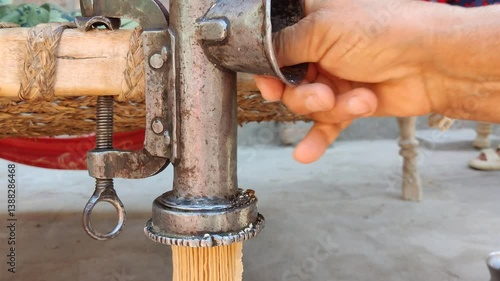 Hand Crank for Manual Pressing of Sugarcane