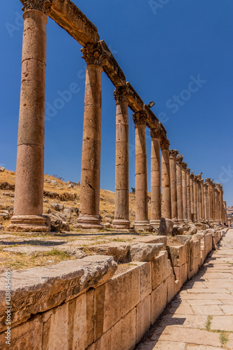 Obraz na płótnie Colonnaded street (Cardo Maximus) columns in Jerash, Jordan w salonie