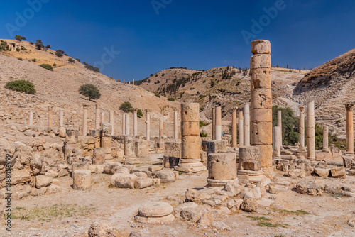 Obraz na płótnie Civic Complex Church at ancient Pella ruins, Jordan w salonie
