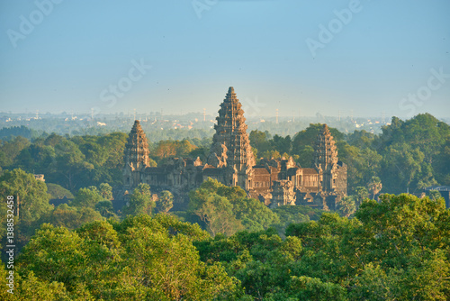 Tableau sur toile Sunset view of Angkor Wat Temple from Phnom Bakeng Temple.