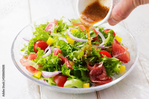 レタスと生ハムのサラダ　