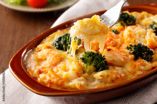 エビとブロッコリーのマカロニグラタン　Creamy Macaroni Gratin with Shrimp and Broccoli