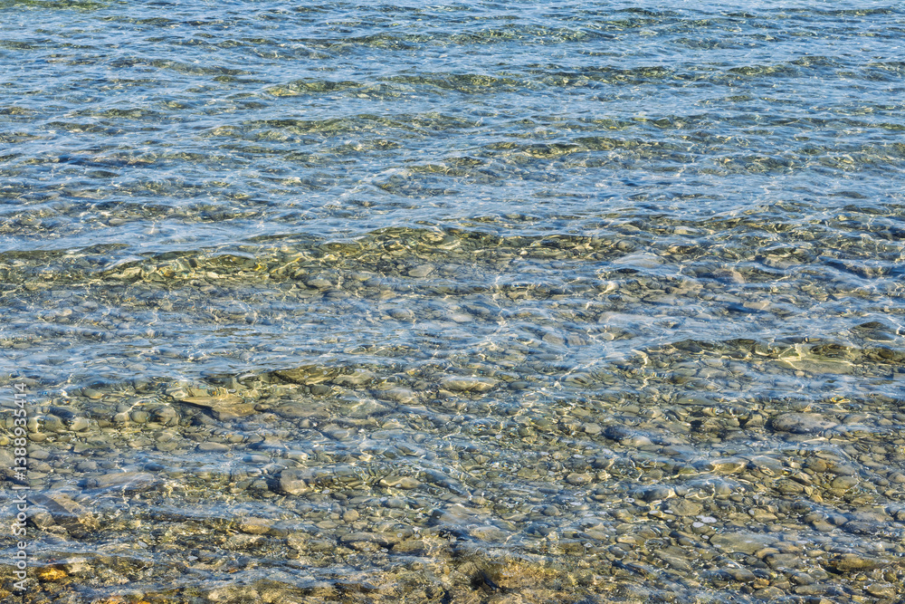Obraz premium l'eau claire et fraîche du lac Léman au printemps