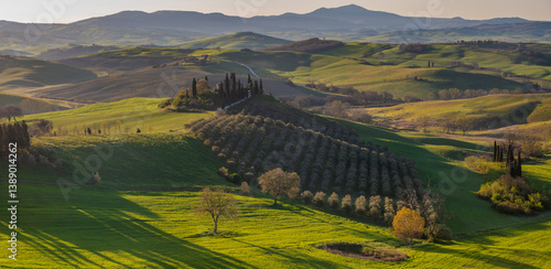 Obraz na płótnie Italy,Tuscany-Val d'Orcia: rolling hills among vineyards and medieval villages w salonie