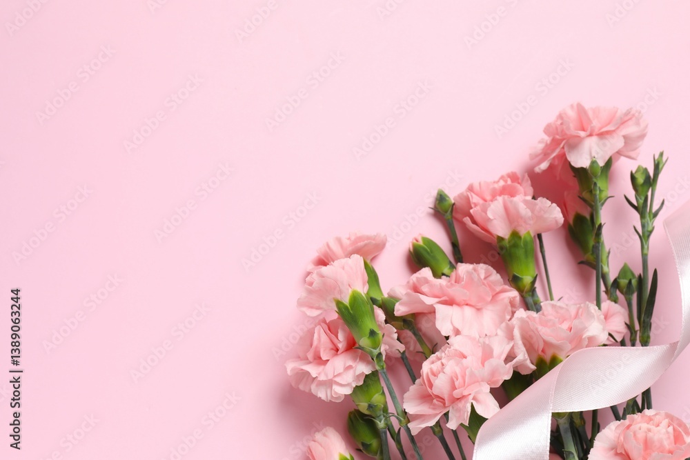 Obraz premium Beautiful bouquet of pink carnations on a colored background