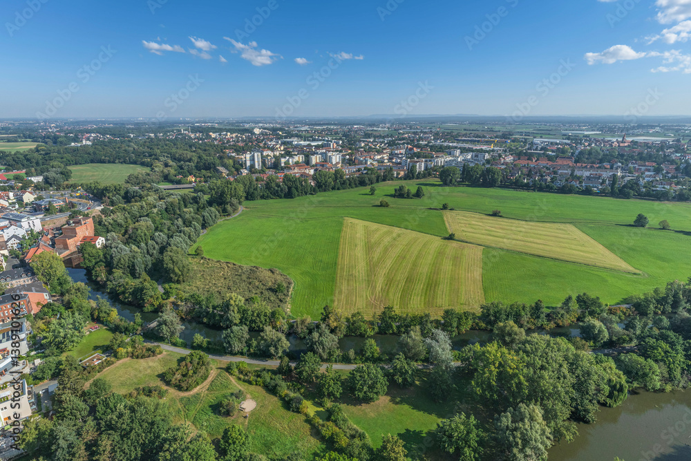 Die Kleeblattstadt Fürth an Rednitz und Pegnitz in der Metroploregion Nürnberg von oben