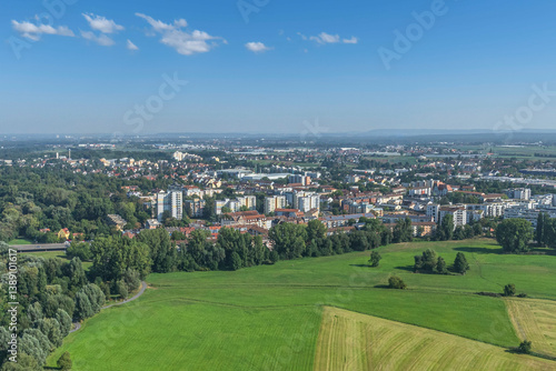 Spätsommerlicher Ausblick auf die mittelfränkische Großstadt Fürth rund um den Stadtpark