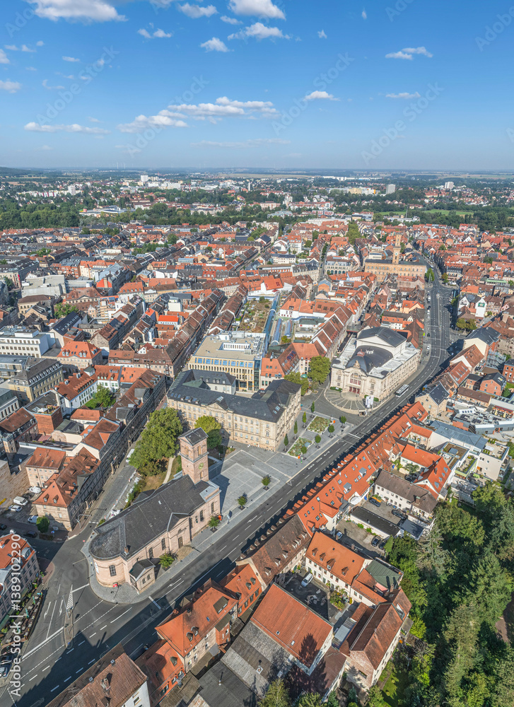 Spätsommerlicher Ausblick auf die mittelfränkische Großstadt Fürth rund um den Stadtpark