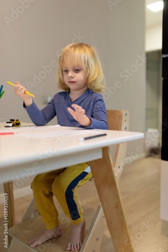 Obraz na płótnie Child engaged in creative drawing activity at home during the afternoon w salonie