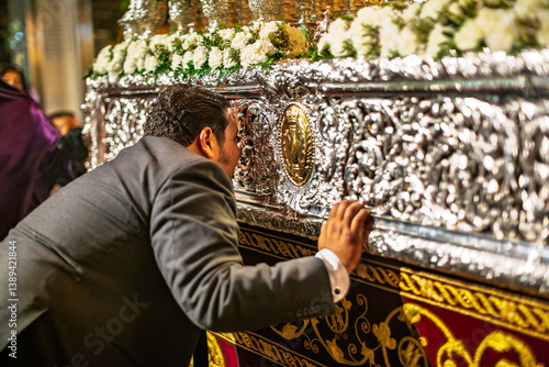 Capataz communicates with costaleros during Holy Week in Seville
