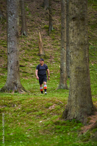 Obraz na płótnie Man hiking in forest trail......... w salonie