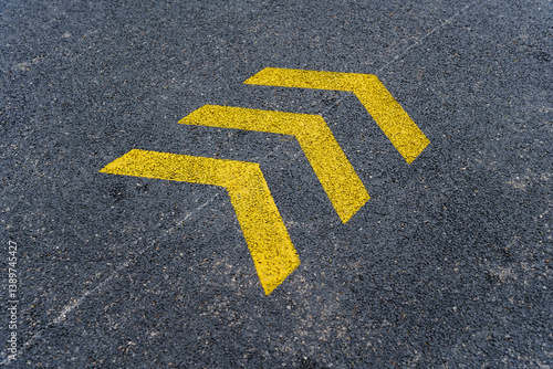 Obraz na płótnie yello arrows pattern for road direction sign w salonie