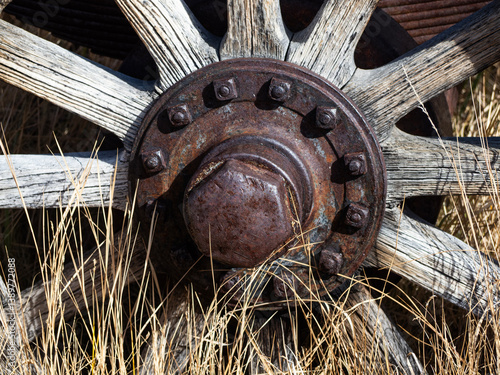 Obraz na plátně old wagon wheel