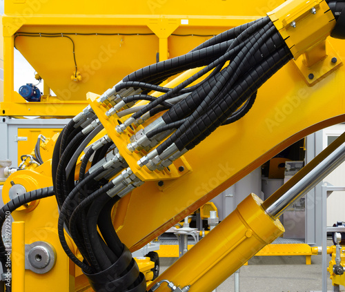 Power hydraulic fittings hoses and tubes of large construction machine