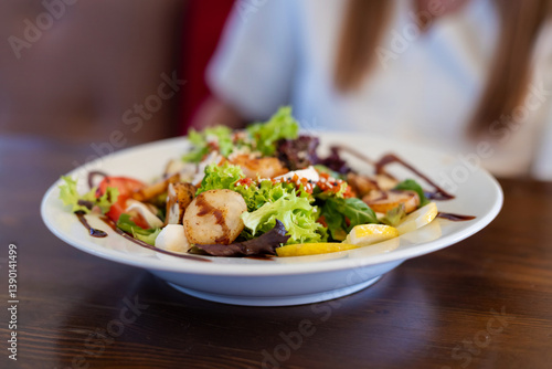 Wallpaper Mural Grilled scallop salad with lemon slices Torontodigital.ca