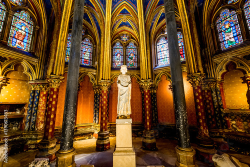 Obraz na płótnie Intérieur de la Sainte-Chapelle sur l'île de la Cité à Paris capitale de la France w salonie